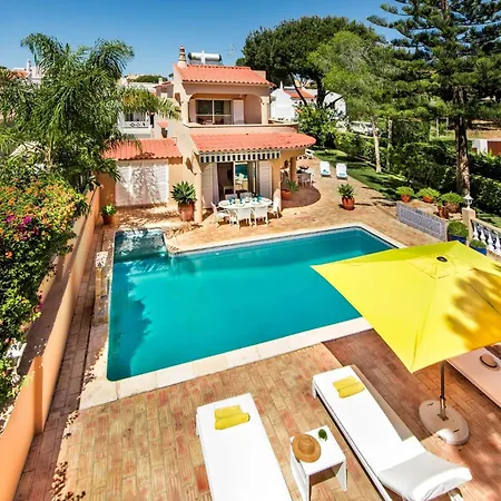 Villa 4 Bedrooms Private Pool Close To Amenities