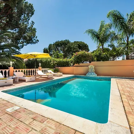 4 Bedrooms Private Pool Close To Amenities *