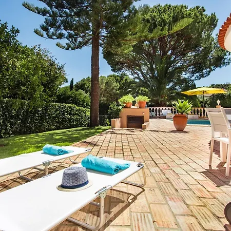 4 Bedrooms Private Pool Close To Amenities Quarteira