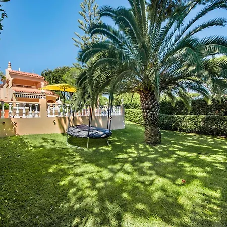 Villa 4 Bedrooms Private Pool Close To Amenities