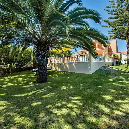 4 Bedrooms Private Pool Close To Amenities *