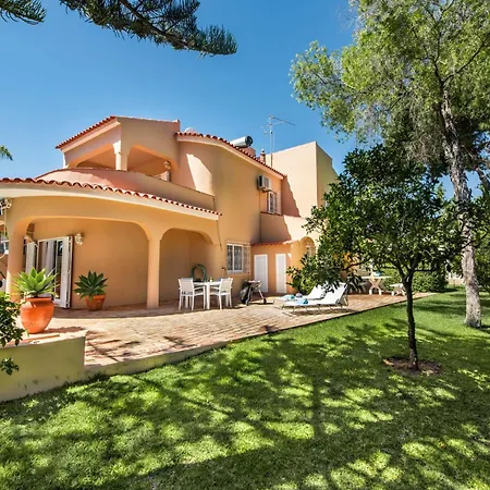 4 Bedrooms Private Pool Close To Amenities Quarteira