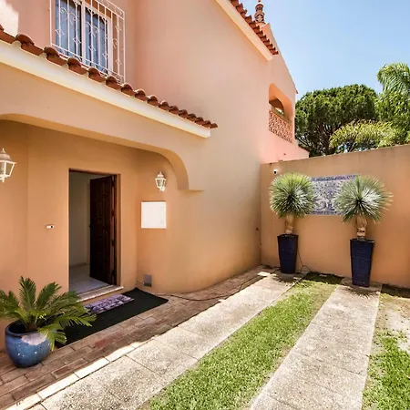 Villa 4 Bedrooms Private Pool Close To Amenities