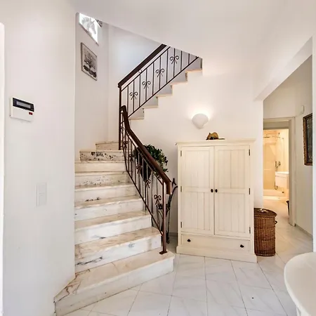 4 Bedrooms Private Pool Close To Amenities Quarteira