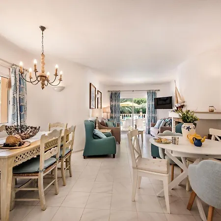 4 Bedrooms Private Pool Close To Amenities * Quarteira