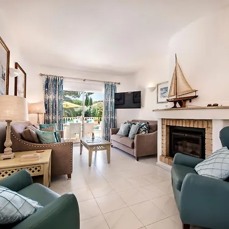 Villa 4 Bedrooms Private Pool Close To Amenities Quarteira