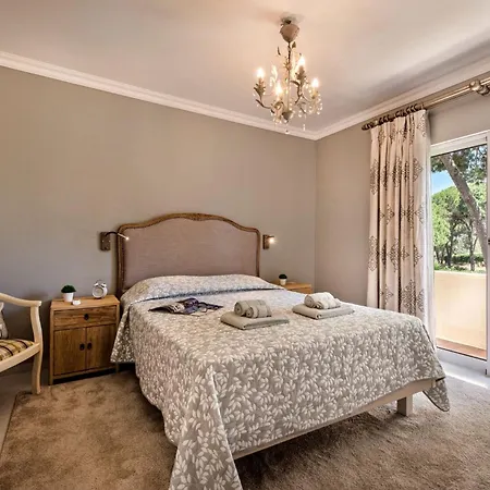 4 Bedrooms Private Pool Close To Amenities *