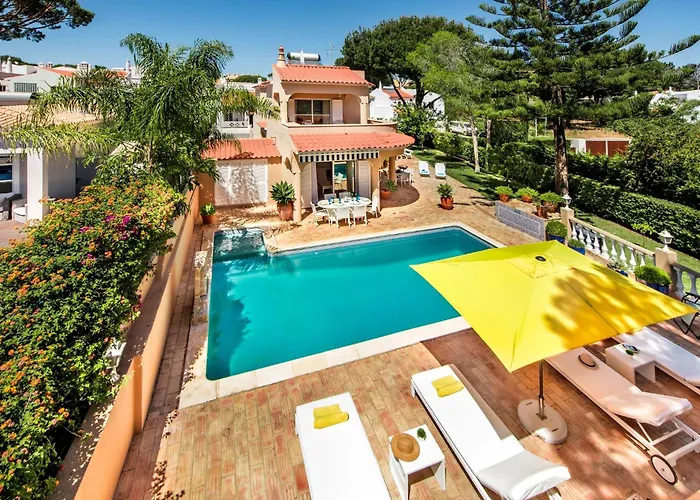 Villa 4 Bedrooms Private Pool Close To Amenities
