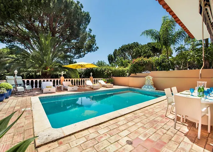 Villa 4 Bedrooms Private Pool Close To Amenities Quarteira