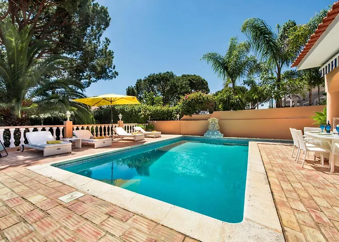 4 Bedrooms Private Pool Close To Amenities *
