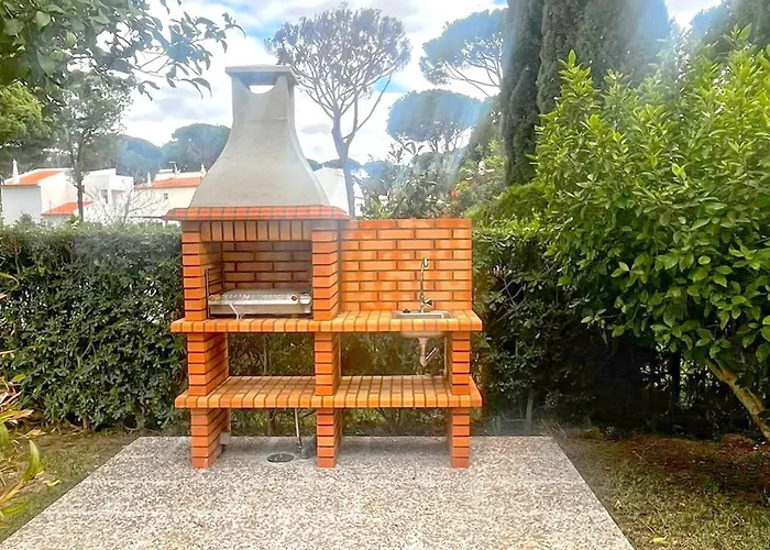 Villa 4 Bedrooms Private Pool Close To Amenities Quarteira