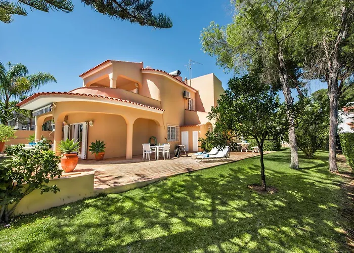 4 Bedrooms Private Pool Close To Amenities Quarteira