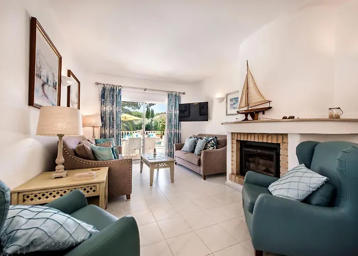Villa 4 Bedrooms Private Pool Close To Amenities Quarteira