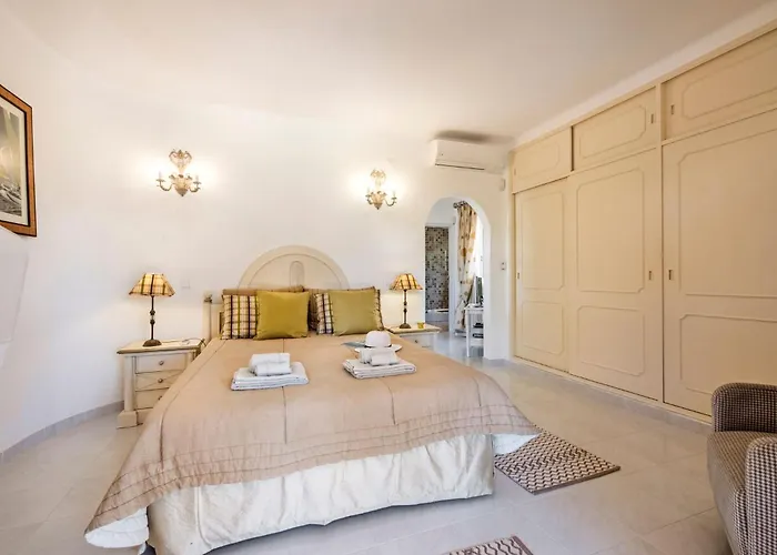 Villa 4 Bedrooms Private Pool Close To Amenities *