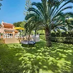 Villa 4 Bedrooms Private Pool Close To Amenities