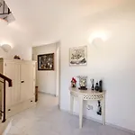 4 Bedrooms Private Pool Close To Amenities Villa