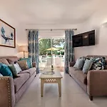 4 Bedrooms Private Pool Close To Amenities Villa *