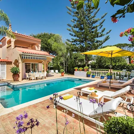 4 Beds, Private Pool, Close To Amenities