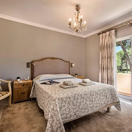 4 Bedrooms Private Pool Close To Amenities * Quarteira