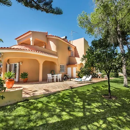 4 Beds, Private Pool, Close To Amenities Villa