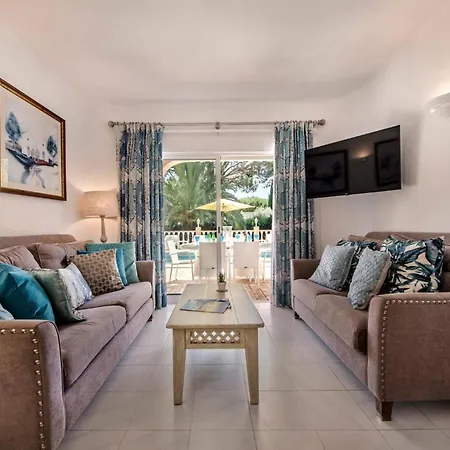 Villa 4 Bedrooms Private Pool Close To Amenities Quarteira