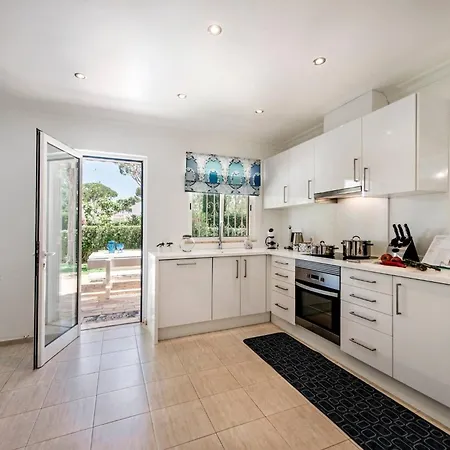 4 Beds, Private Pool, Close To Amenities Villa