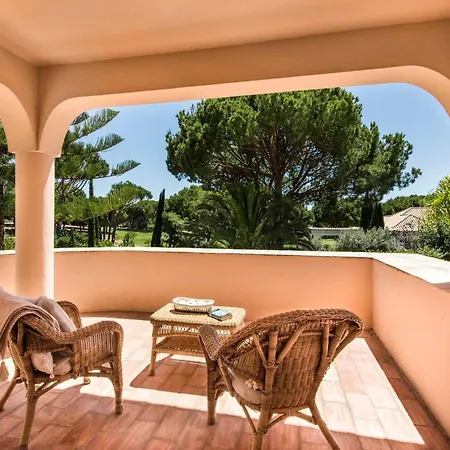 Villa 4 Beds, Private Pool, Close To Amenities Quarteira