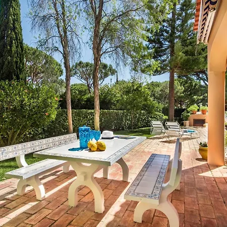Villa 4 Bedrooms Private Pool Close To Amenities