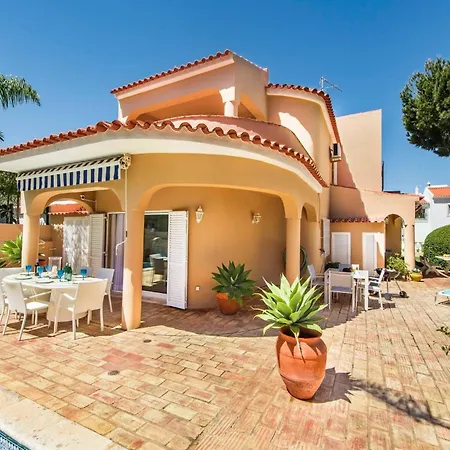 4 Bedrooms Private Pool Close To Amenities Villa Quarteira