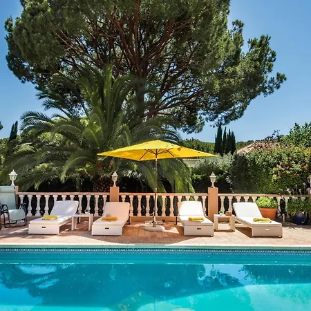 Villa 4 Bedrooms Private Pool Close To Amenities Quarteira