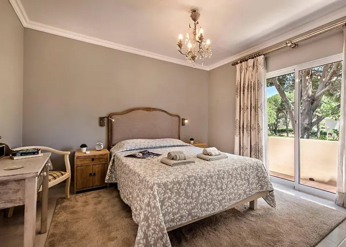 4 Bedrooms Private Pool Close To Amenities * Quarteira