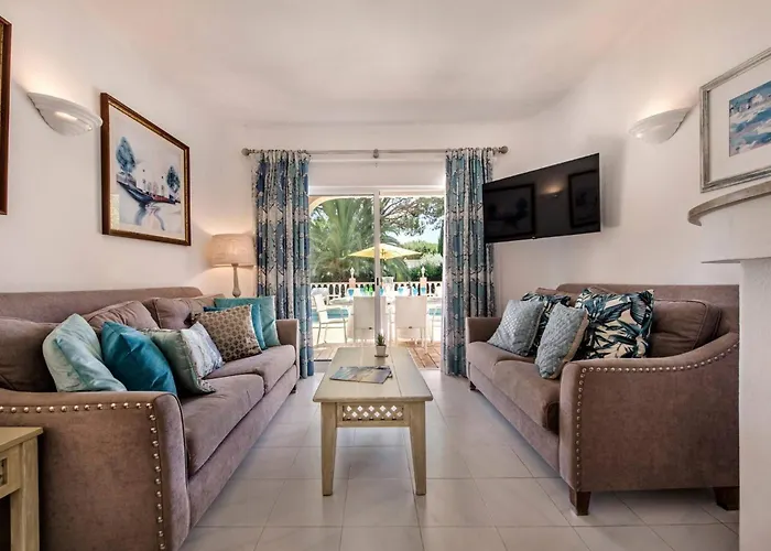 Villa 4 Bedrooms Private Pool Close To Amenities Quarteira