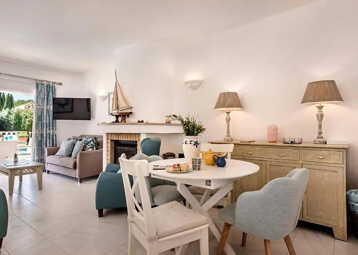 4 Bedrooms Private Pool Close To Amenities Quarteira