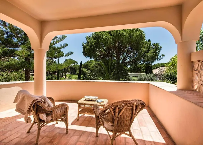 Villa 4 Bedrooms Private Pool Close To Amenities Quarteira