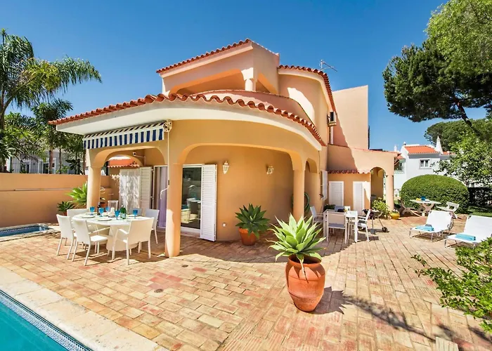 4 Bedrooms Private Pool Close To Amenities Villa Quarteira