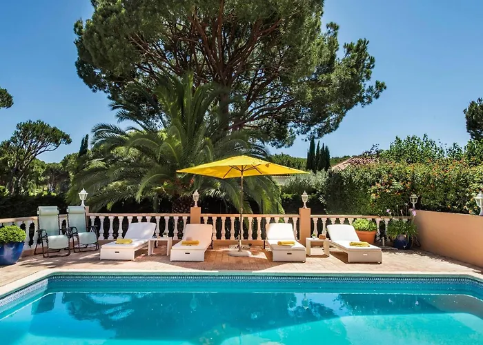 Villa 4 Bedrooms Private Pool Close To Amenities Quarteira