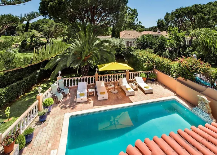 Villa 4 Bedrooms Private Pool Close To Amenities