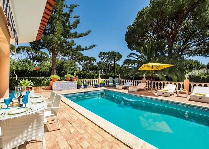 4 Bedrooms Private Pool Close To Amenities Villa Quarteira